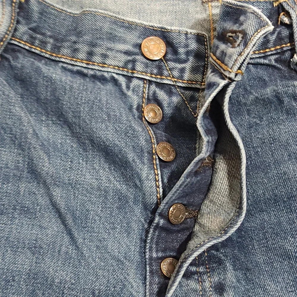 Levi's 501 Jeans Men's 42x32 High Rise Button Fly USA Light Wash‎ Cotton